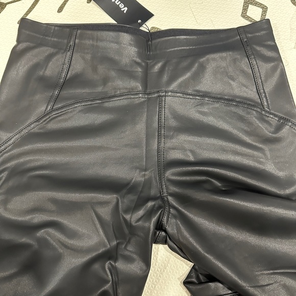 NEW | VENTI6 MOTION FAUX LEATHER LEGGING IN BLACK - Picture 6 of 7
